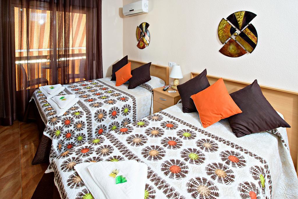 Hostal Carrizo เอลดา ภายนอก รูปภาพ