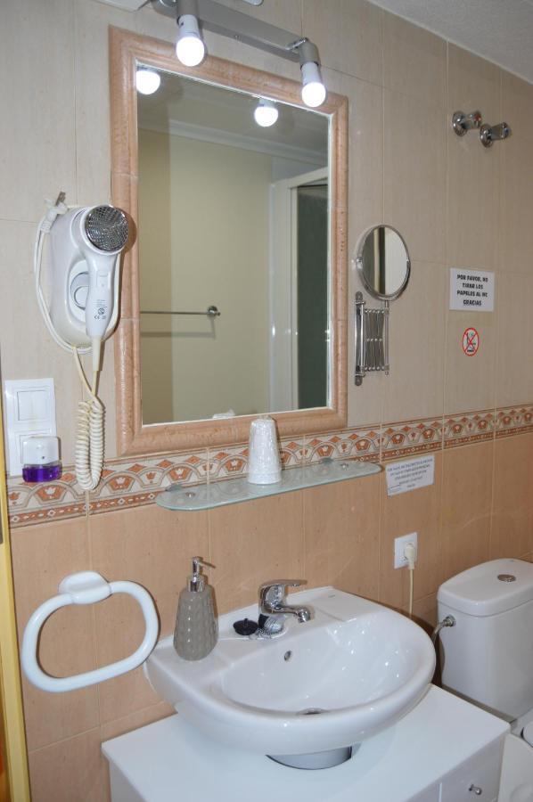 Hostal Carrizo เอลดา ภายนอก รูปภาพ