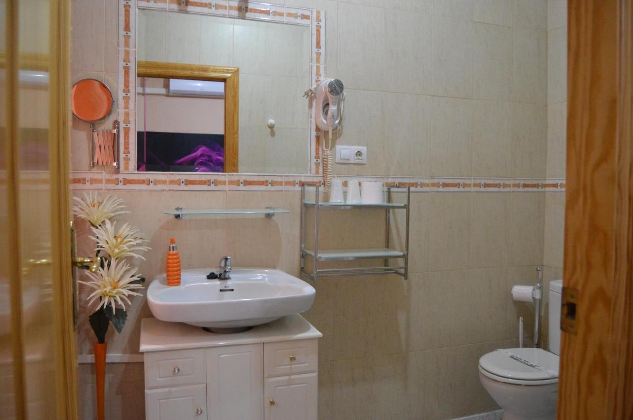 Hostal Carrizo เอลดา ภายนอก รูปภาพ